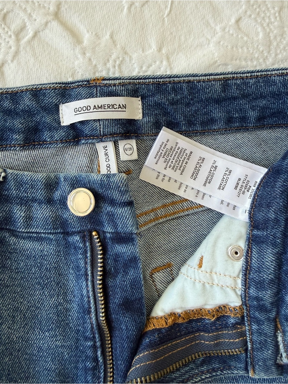 Good American Good Curve Straight Jeans - 6/28 - Picture 2 of 8